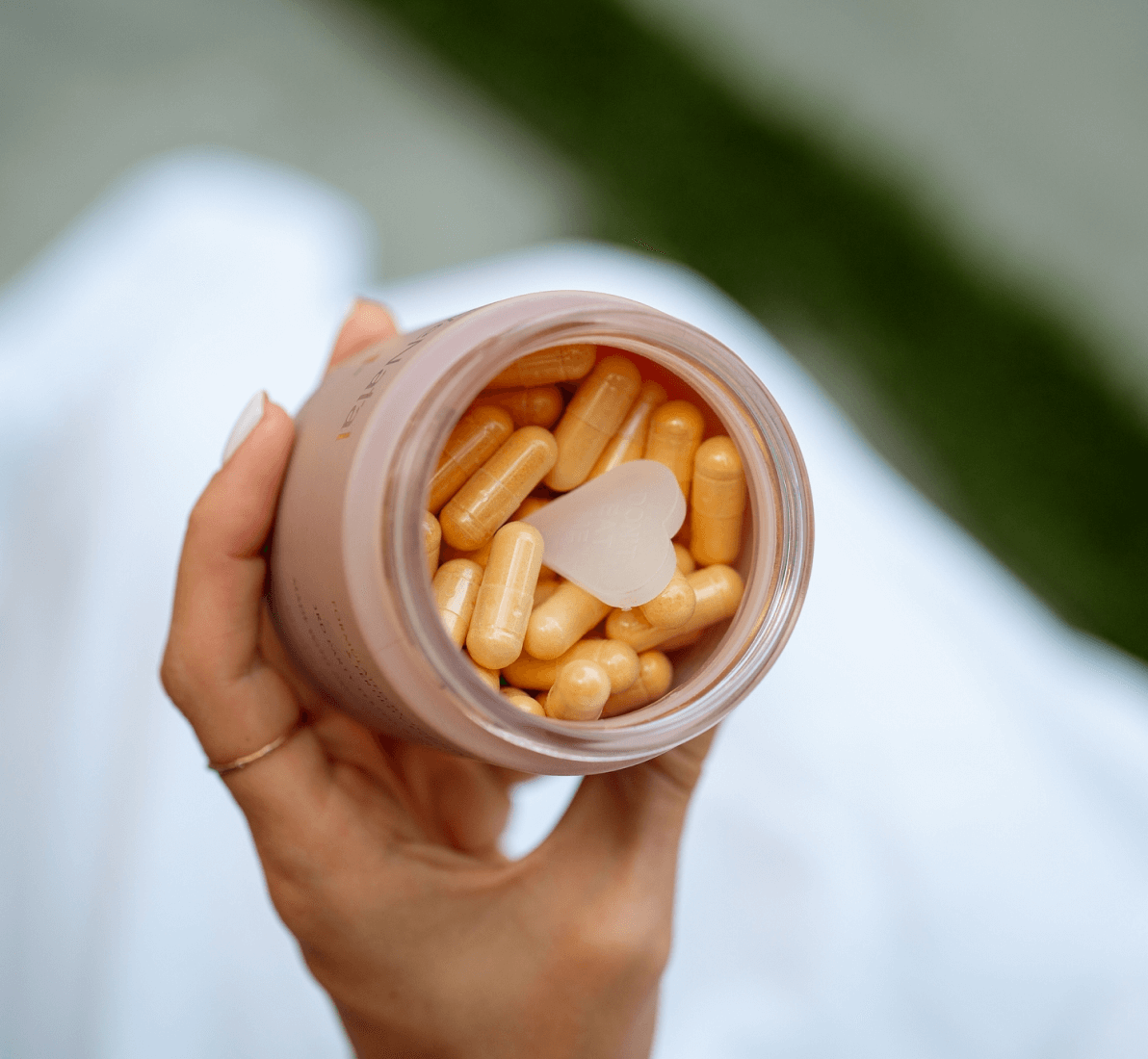 WeNatal Egg Quality + Welcome kit with mint heart in jar