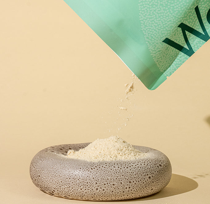 682x663_0007_Him_powder_pour